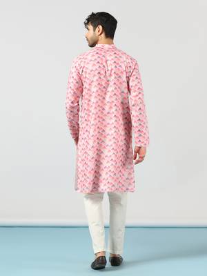 Pink cotton blend kurta pajama set for men with geometric print 5