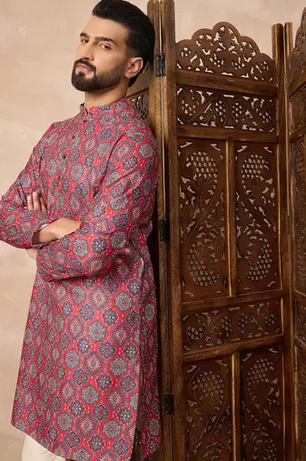Red cotton blend kurta for men with printed design