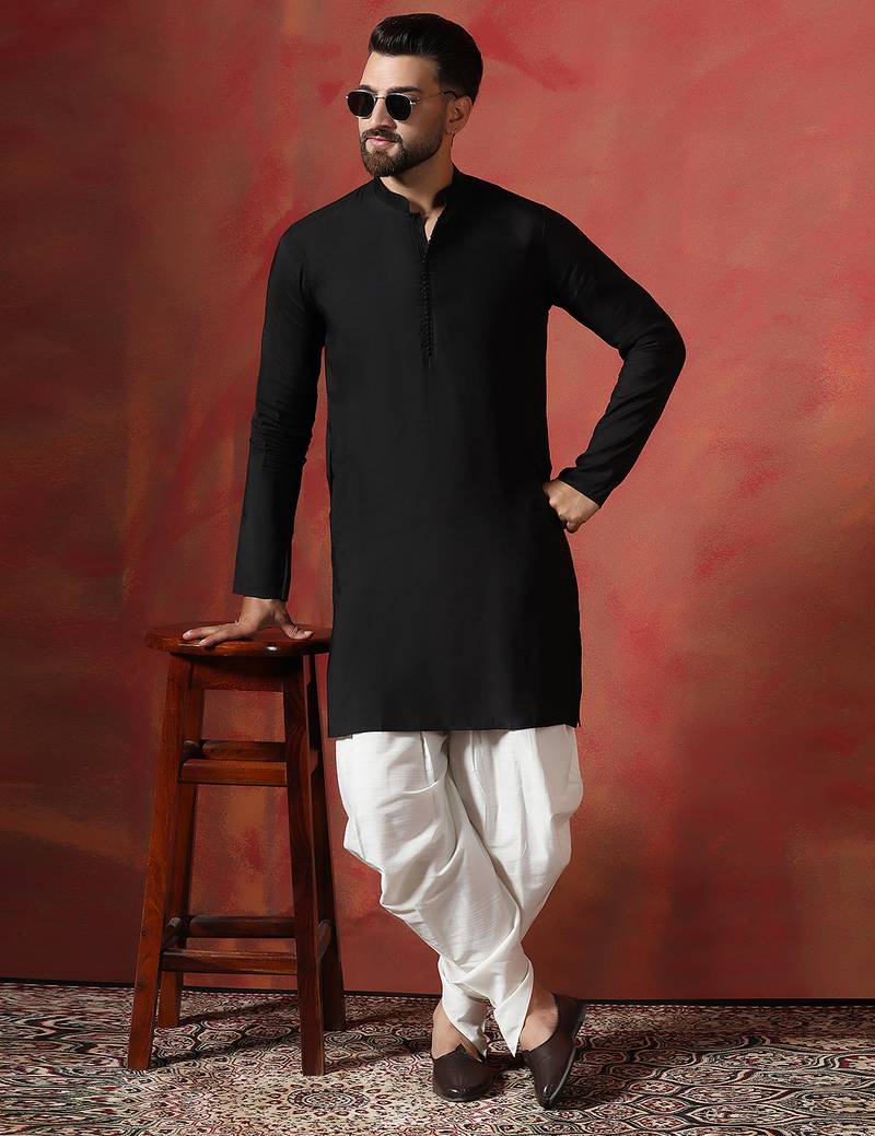 Black cotton blend kurta for men with solid print
