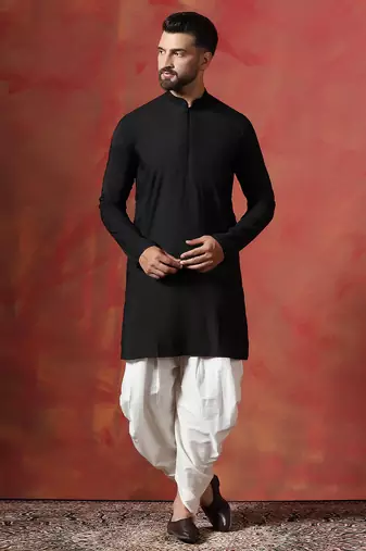 Black cotton blend kurta for men with solid print