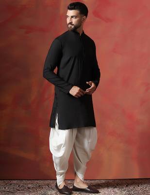 Black cotton blend kurta for men with solid print 3