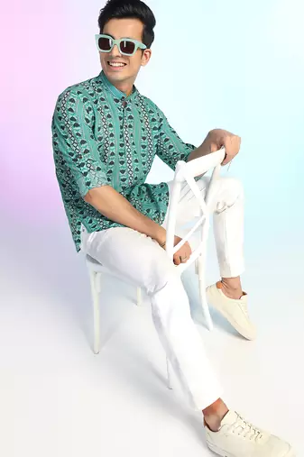 Green cotton blend short kurta for men with printed design