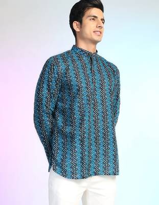 Blue cotton blend short kurta for men with printed design 4