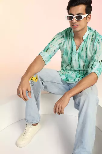 Green cotton blend short kurta for men with printed design