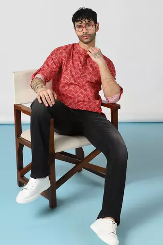 Red cotton blend short kurta for men with printed design
