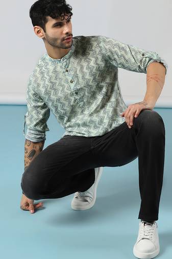 Green cotton blend short kurta for men with printed design