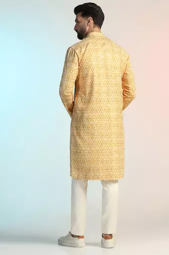 Yellow cotton blend kurta for men with printed design