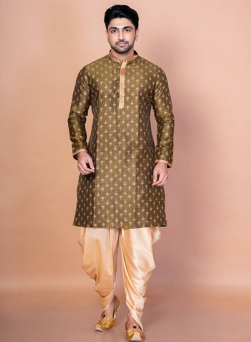 Green dupion kurta for men with embroidered work