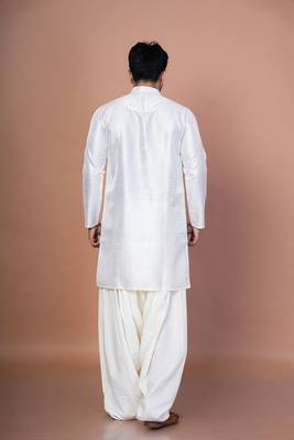White bangalorian silk kurta patiala set for men with embroidery work 4