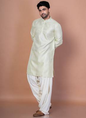 Green bangalorian silk kurta patiala set for men with embroidery work 2