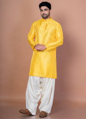 Golden bangalorian silk kurta patiala set for men with embroidery work 5
