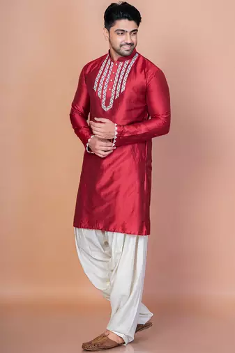 Red cotton blend kurta patiala set for men with embellished work