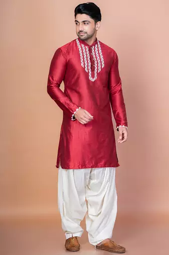 Red cotton blend kurta patiala set for men with embellished work