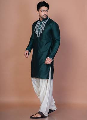 Green cotton blend kurta for men with embellished work 2