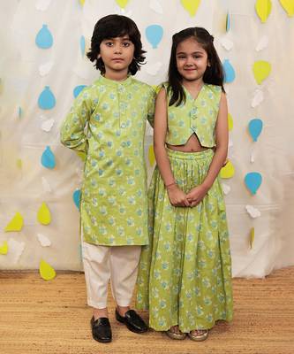 Green embroidered cotton kurta pyjama 2