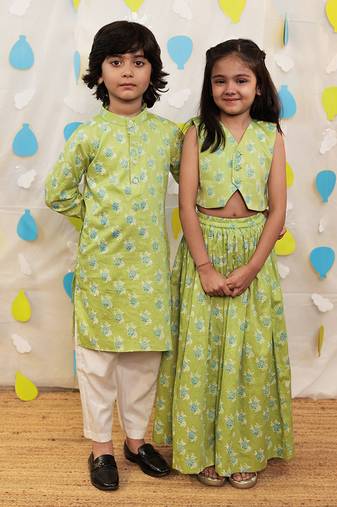 Green embroidered cotton kurta pyjama