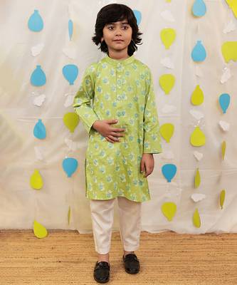 Green embroidered cotton kurta pyjama 4