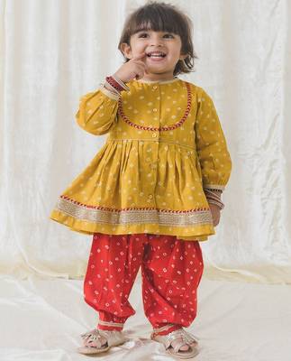 Yellow printed cotton kurta pyjama 1
