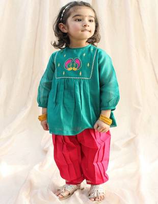 Green embroidered chanderi kurta pyjama 1
