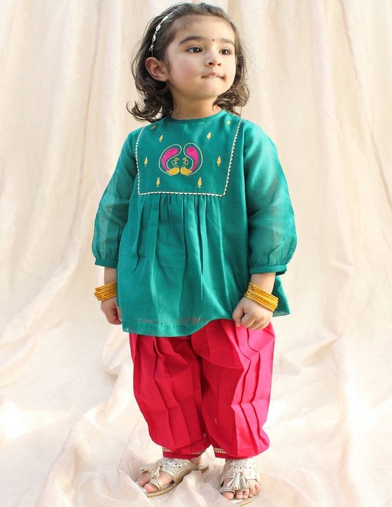 Green embroidered chanderi kurta pyjama