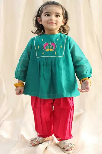Green embroidered chanderi kurta pyjama