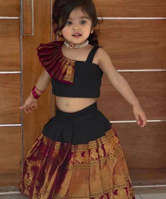 Black cotton plain aizah one-shoulder crop top & skirt for girls 1
