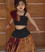 Black cotton plain aizah one-shoulder crop top & skirt for girls