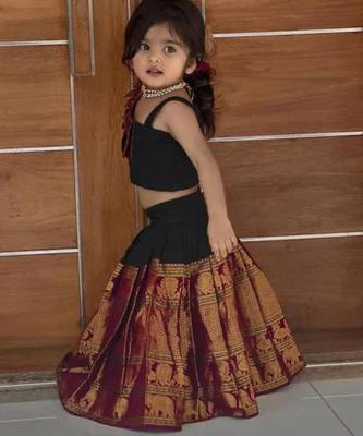 Black cotton plain aizah one-shoulder crop top & skirt for girls 4