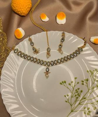 Kundan choker necklace set with earrings and mang tikka | pearl beaded bridal jewelry for women & girls. 3