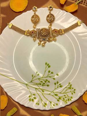 Golden Glamour Lord Ganesh Temple Choker Set Gold-Plated Alloy with Cultured Pearls 3