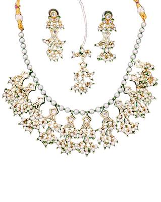 Beautiful kundan pearl and green pearls necklace set with maang tikka & earrings 3