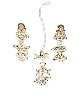 Beautiful kundan pearl and green pearls necklace set with maang tikka & earrings 5
