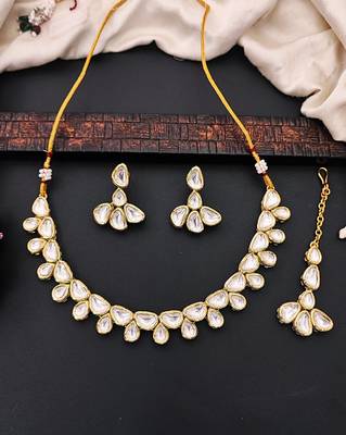 Classic polki kundan necklace set with earrings & maang tikka for her 1
