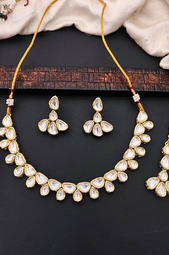 Classic polki kundan necklace set with earrings & maang tikka for her