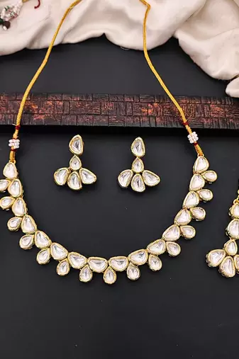 Classic polki kundan necklace set with earrings & maang tikka for her