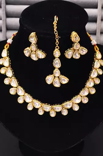Classic polki kundan necklace set with earrings & maang tikka for her