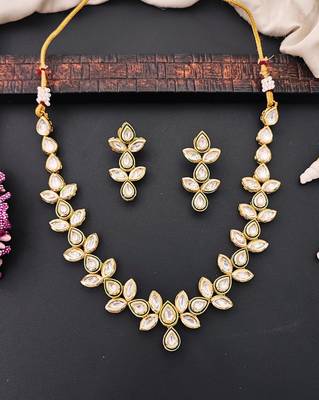 Elegant floral polki kundan necklace set with earrings 1