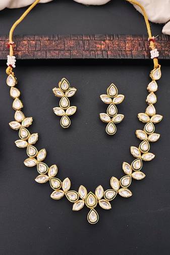 Elegant floral polki kundan necklace set with earrings