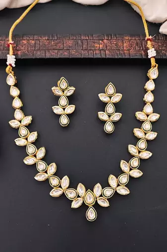 Elegant floral polki kundan necklace set with earrings