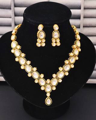 Classic oval polki kundan green enamel necklace set with matching earrings 3