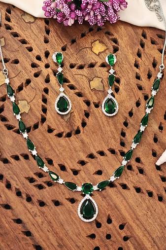 Delicate emerald green stone necklace set with matching drop earrings