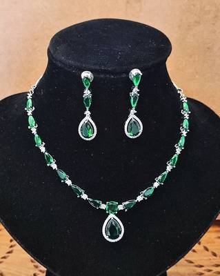 Delicate emerald green stone necklace set with matching drop earrings 6