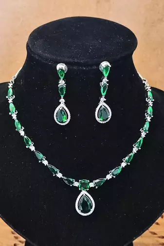 Delicate emerald green stone necklace set with matching drop earrings