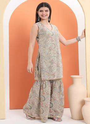 Green cotton embroidered  sharara set 3