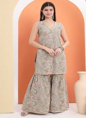 Green cotton embroidered  sharara set 4