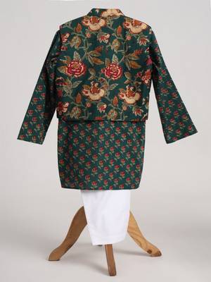 Green cotton embroidered  kurta pyjama 1