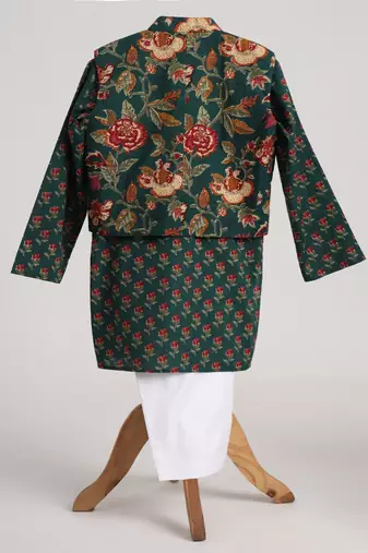 Green cotton embroidered  kurta pyjama