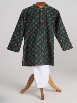 Green cotton embroidered  kurta pyjama 4