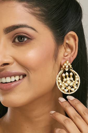 gold plated elegant kundan stone studded & pearl beaded chandbalis