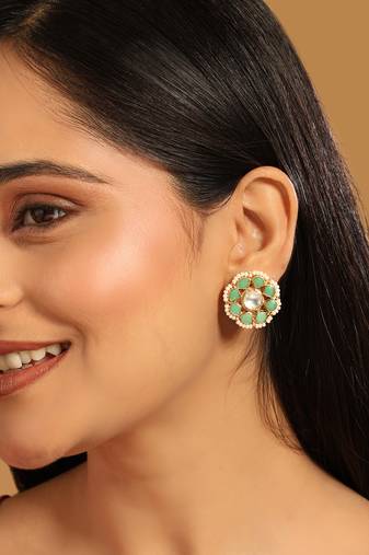 gold plated green kundan studded & pearls beaded floral shaped studs